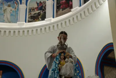 30 dia com Maria - Santa Missa e Coroação - Romeiros Devotos da Paróquia São Sebastião (Pedrinópolis))