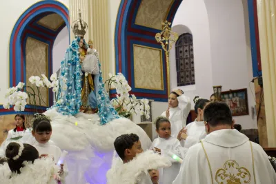 30 dia com Maria - Santa Missa e Coroação - Romeiros Devotos da Paróquia São Sebastião (Pedrinópolis))