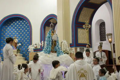 30 dia com Maria - Santa Missa e Coroação - Romeiros Devotos da Paróquia São Sebastião (Pedrinópolis))
