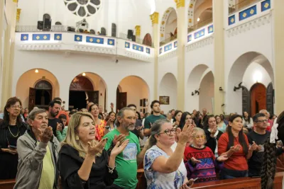 30 dia com Maria - Santa Missa e Coroação - Romeiros Devotos da Paróquia São Sebastião (Pedrinópolis))