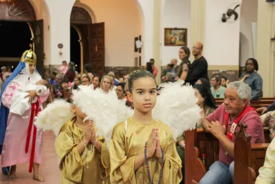 30 dia com Maria - Santa Missa e Coroação - Romeiros Devotos da Paróquia São Sebastião (Pedrinópolis))