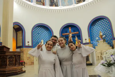 30 dia com Maria - Santa Missa e Coroação - Romeiros Devotos da Paróquia São Sebastião (Pedrinópolis))