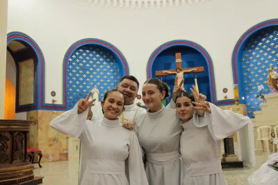 30 dia com Maria - Santa Missa e Coroação - Romeiros Devotos da Paróquia São Sebastião (Pedrinópolis))