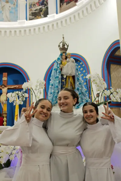 30 dia com Maria - Santa Missa e Coroação - Romeiros Devotos da Paróquia São Sebastião (Pedrinópolis))