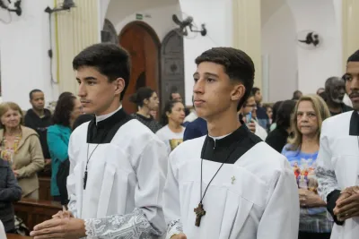 30 dia com Maria - Santa Missa e Coroação - Romeiros Devotos da Paróquia São Vicente de Paulo (Uberlândia)