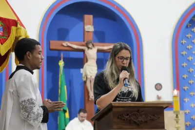 30 dia com Maria - Santa Missa e Coroação - Romeiros Devotos da Paróquia São Vicente de Paulo (Uberlândia)