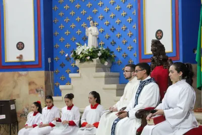 30 dia com Maria - Santa Missa e Coroação - Romeiros Devotos da Paróquia São Vicente de Paulo (Uberlândia)