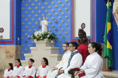 30 dia com Maria - Santa Missa e Coroação - Romeiros Devotos da Paróquia São Vicente de Paulo (Uberlândia)