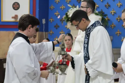 30 dia com Maria - Santa Missa e Coroação - Romeiros Devotos da Paróquia São Vicente de Paulo (Uberlândia)