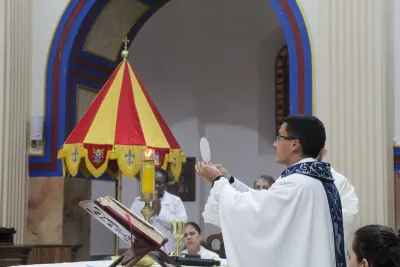 30 dia com Maria - Santa Missa e Coroação - Romeiros Devotos da Paróquia São Vicente de Paulo (Uberlândia)
