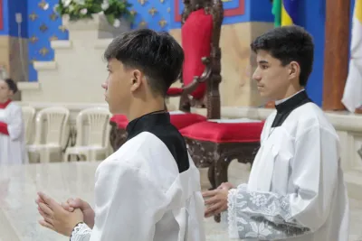 30 dia com Maria - Santa Missa e Coroação - Romeiros Devotos da Paróquia São Vicente de Paulo (Uberlândia)
