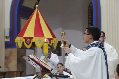 30 dia com Maria - Santa Missa e Coroação - Romeiros Devotos da Paróquia São Vicente de Paulo (Uberlândia)