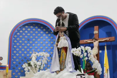 30 dia com Maria - Santa Missa e Coroação - Romeiros Devotos da Paróquia São Vicente de Paulo (Uberlândia)