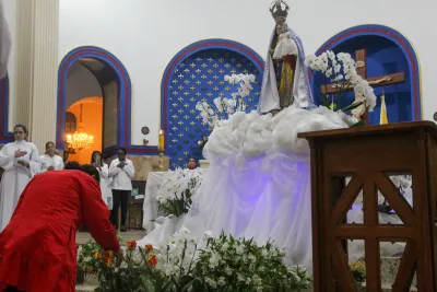 30 dia com Maria - Santa Missa e Coroação - Romeiros Devotos da Paróquia São Vicente de Paulo (Uberlândia)