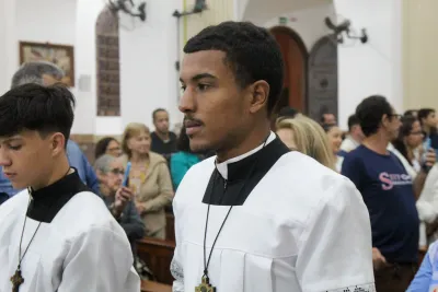30 dia com Maria - Santa Missa e Coroação - Romeiros Devotos da Paróquia São Vicente de Paulo (Uberlândia)