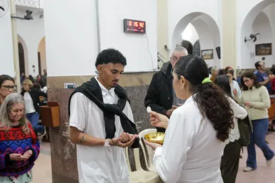 30 dia com Maria - Santa Missa e Coroação - Romeiros Devotos da Paróquia São Vicente de Paulo (Uberlândia)