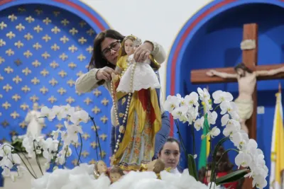 30 dia com Maria - Santa Missa e Coroação - Romeiros Devotos da Paróquia São Vicente de Paulo (Uberlândia)