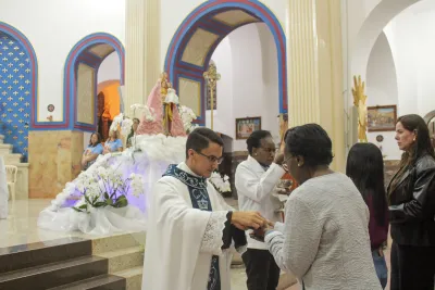 30 dia com Maria - Santa Missa e Coroação - Romeiros Devotos da Paróquia São Vicente de Paulo (Uberlândia)