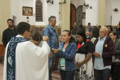 30 dia com Maria - Santa Missa e Coroação - Romeiros Devotos da Paróquia São Vicente de Paulo (Uberlândia)