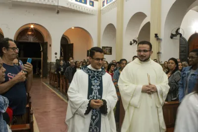 30 dia com Maria - Santa Missa e Coroação - Romeiros Devotos da Paróquia São Vicente de Paulo (Uberlândia)