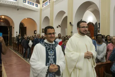 30 dia com Maria - Santa Missa e Coroação - Romeiros Devotos da Paróquia São Vicente de Paulo (Uberlândia)