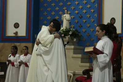 30 dia com Maria - Santa Missa e Coroação - Romeiros Devotos da Paróquia São Vicente de Paulo (Uberlândia)