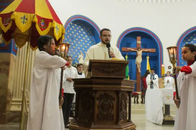 30 dia com Maria - Santa Missa e Coroação - Romeiros Devotos da Paróquia São Vicente de Paulo (Uberlândia)