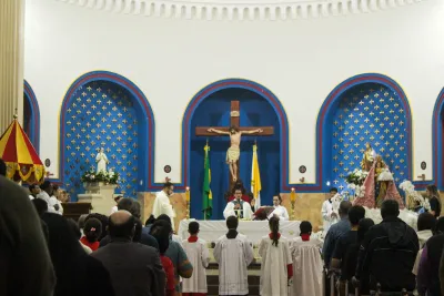 30 dia com Maria - Santa Missa e Coroação - Romeiros Devotos da Paróquia São Vicente de Paulo (Uberlândia)