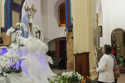 30 dia com Maria - Santa Missa e Coroação - Romeiros Devotos da Paróquia São Vicente de Paulo (Uberlândia)