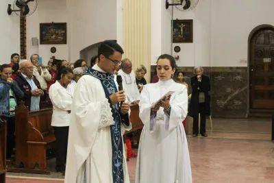 30 dia com Maria - Santa Missa e Coroação - Romeiros Devotos da Paróquia São Vicente de Paulo (Uberlândia)