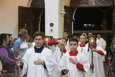 30 dia com Maria - Santa Missa e Coroação - Romeiros Devotos da Paróquia São Vicente de Paulo (Uberlândia)
