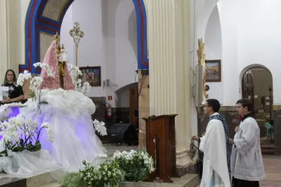 30 dia com Maria - Santa Missa e Coroação - Romeiros Devotos da Paróquia São Vicente de Paulo (Uberlândia)