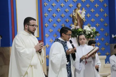 30 dia com Maria - Santa Missa e Coroação - Romeiros Devotos da Paróquia São Vicente de Paulo (Uberlândia)