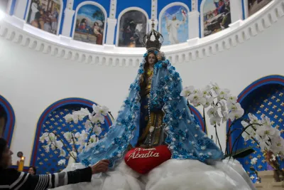 30 dia com Maria - Santa Missa e Coroação - Romeiros Devotos das Pastorais do Santuário Basílica