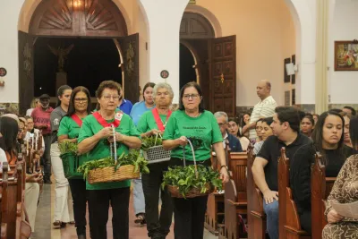30 dia com Maria - Santa Missa e Coroação - Romeiros Devotos das Pastorais do Santuário Basílica