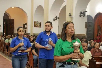 30 dia com Maria - Santa Missa e Coroação - Romeiros Devotos das Pastorais do Santuário Basílica