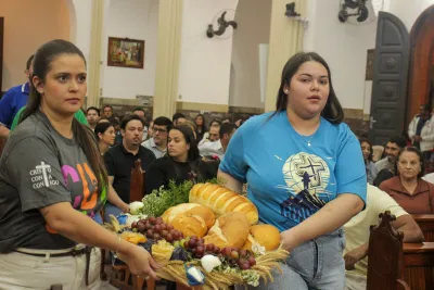 30 dia com Maria - Santa Missa e Coroação - Romeiros Devotos das Pastorais do Santuário Basílica
