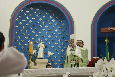 30 dia com Maria - Santa Missa e Coroação - Romeiros Devotos das Pastorais do Santuário Basílica