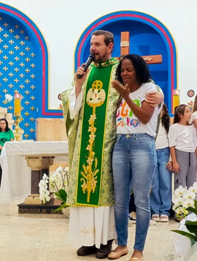 30 dia com Maria - Santa Missa e Coroação - Romeiros Devotos das Pastorais do Santuário Basílica
