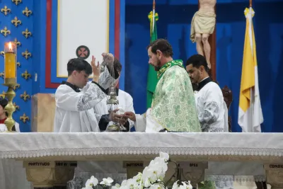 30 dia com Maria - Santa Missa e Coroação - Romeiros Devotos das Pastorais do Santuário Basílica