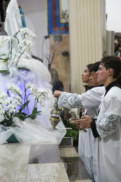 30 dia com Maria - Santa Missa e Coroação - Romeiros Devotos das Pastorais do Santuário Basílica