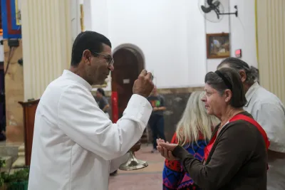 30 dia com Maria - Santa Missa e Coroação - Romeiros Devotos das Pastorais do Santuário Basílica