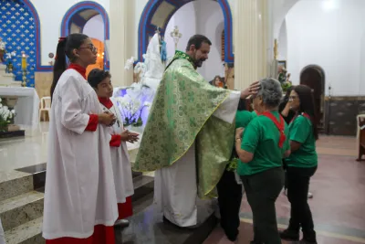30 dia com Maria - Santa Missa e Coroação - Romeiros Devotos das Pastorais do Santuário Basílica