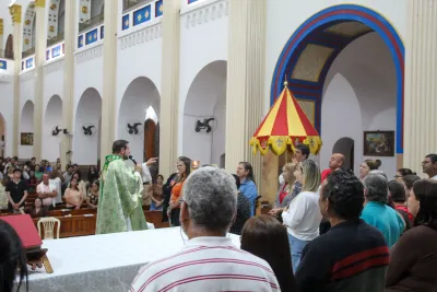 30 dia com Maria - Santa Missa e Coroação - Romeiros Devotos das Pastorais do Santuário Basílica