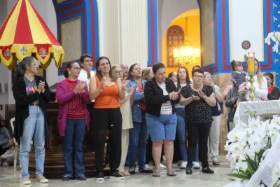 30 dia com Maria - Santa Missa e Coroação - Romeiros Devotos das Pastorais do Santuário Basílica
