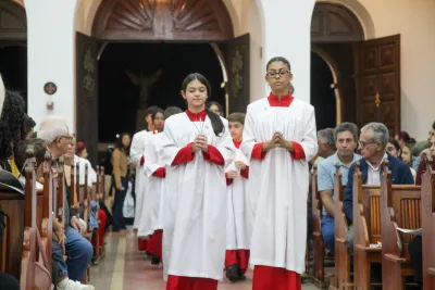 30 dia com Maria - Santa Missa e Coroação - Romeiros Devotos das Pastorais do Santuário Basílica