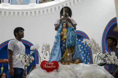 30 dia com Maria - Santa Missa e Coroação - Romeiros Devotos das Pastorais do Santuário Basílica