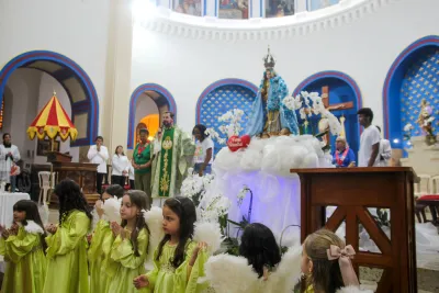 30 dia com Maria - Santa Missa e Coroação - Romeiros Devotos das Pastorais do Santuário Basílica