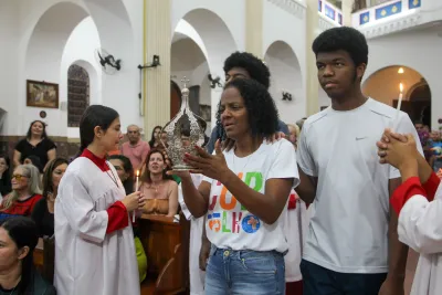 30 dia com Maria - Santa Missa e Coroação - Romeiros Devotos das Pastorais do Santuário Basílica