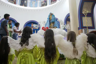 30 dia com Maria - Santa Missa e Coroação - Romeiros Devotos das Pastorais do Santuário Basílica